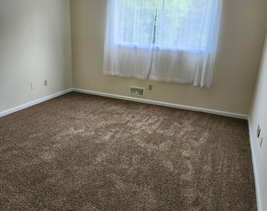 2325 Wexford Drive - Photo Thumbnail 6