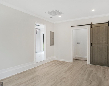 6073 Fieldcrest Drive - Photo Thumbnail 10