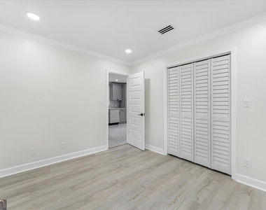 6073 Fieldcrest Drive - Photo Thumbnail 14