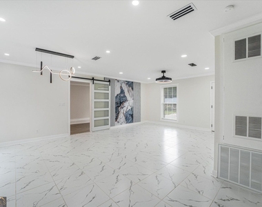 6073 Fieldcrest Drive - Photo Thumbnail 12
