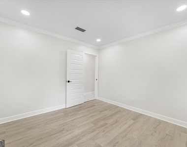 6073 Fieldcrest Drive - Photo Thumbnail 18