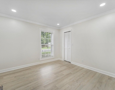 6073 Fieldcrest Drive - Photo Thumbnail 17