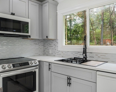6073 Fieldcrest Drive - Photo Thumbnail 7
