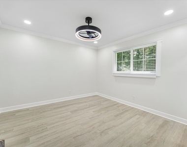 6073 Fieldcrest Drive - Photo Thumbnail 19
