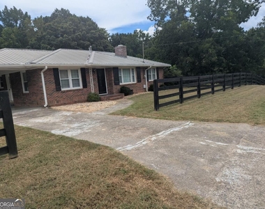 6115 Jewell Bennett Road - Photo Thumbnail 2