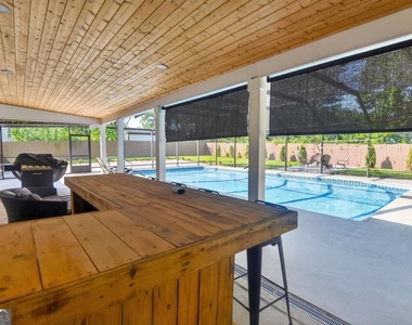 317 Craig Drive - Photo Thumbnail 4
