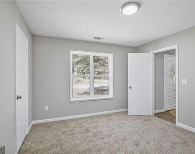 1312 Lake Paradise Road - Photo Thumbnail 5