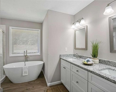 1312 Lake Paradise Road - Photo Thumbnail 12