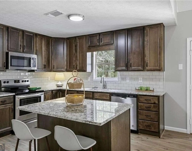 1312 Lake Paradise Road - Photo Thumbnail 6
