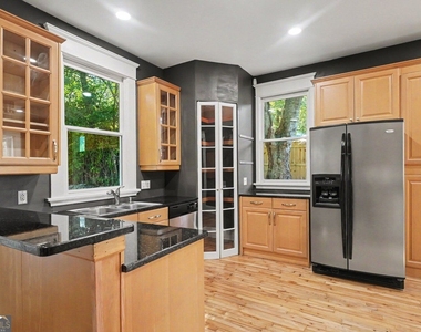 954 United Avenue Se - Photo Thumbnail 16