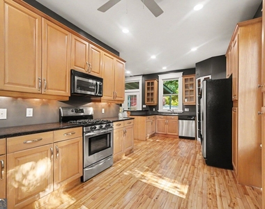 954 United Avenue Se - Photo Thumbnail 3