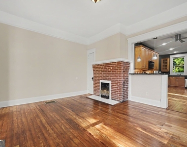 954 United Avenue Se - Photo Thumbnail 2
