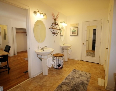1875 Brewer Boulevard Sw - Photo Thumbnail 2