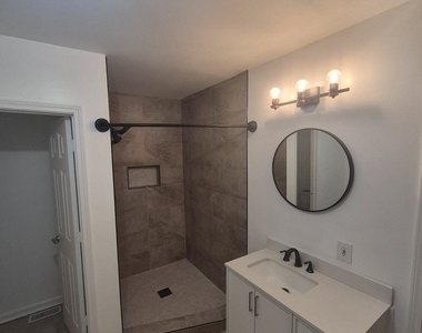 1875 Brewer Boulevard Sw - Photo Thumbnail 6