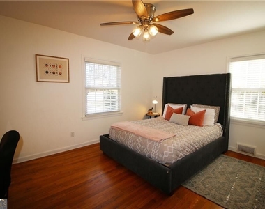 1875 Brewer Boulevard Sw - Photo Thumbnail 3