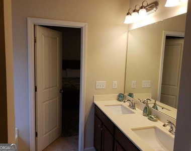 323 Hardy Ives Lane - Photo Thumbnail 7