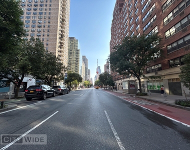 415 East 73rd Street - Photo Thumbnail 6