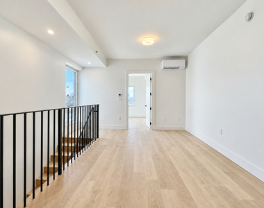 80 Linden Blvd - Photo Thumbnail 5