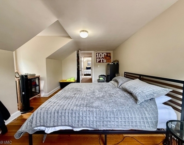 80 North St - Photo Thumbnail 13