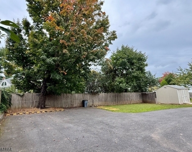 288 Greenwood Ave - Photo Thumbnail 24