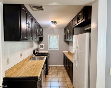 288 Greenwood Ave - Photo Thumbnail 5