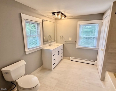 288 Greenwood Ave - Photo Thumbnail 17