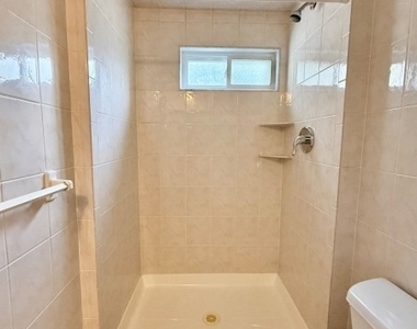 288 Greenwood Ave - Photo Thumbnail 7