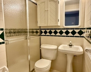 288 Greenwood Ave - Photo Thumbnail 13