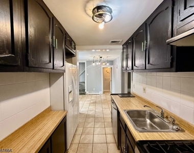 288 Greenwood Ave - Photo Thumbnail 9