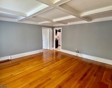 288 Greenwood Ave - Photo Thumbnail 1
