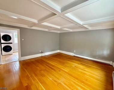 288 Greenwood Ave - Photo Thumbnail 3