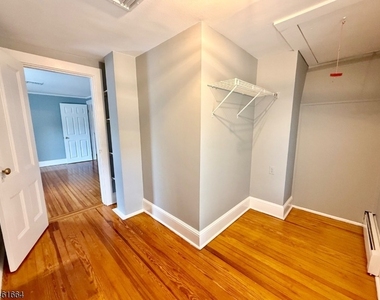288 Greenwood Ave - Photo Thumbnail 12