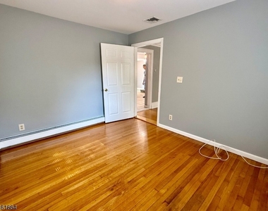 288 Greenwood Ave - Photo Thumbnail 4