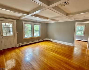 288 Greenwood Ave - Photo Thumbnail 2