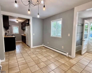 288 Greenwood Ave - Photo Thumbnail 3
