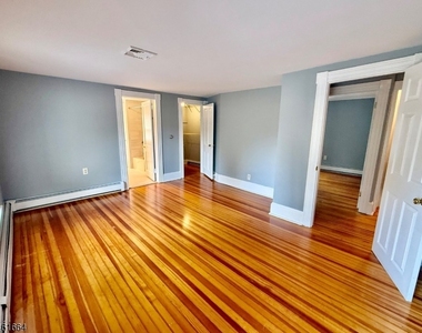 288 Greenwood Ave - Photo Thumbnail 8