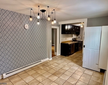 288 Greenwood Ave - Photo Thumbnail 12