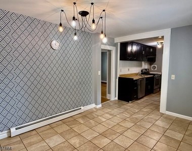 288 Greenwood Ave - Photo Thumbnail 4
