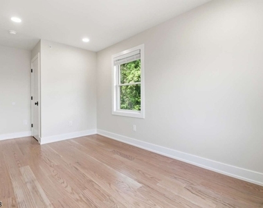 134 Snyder Ave - Photo Thumbnail 11