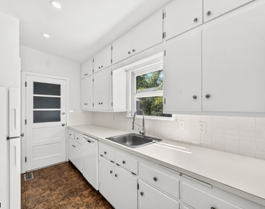 879 Vosseller Ave - Photo Thumbnail 7