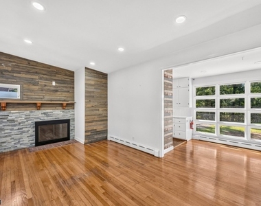 879 Vosseller Ave - Photo Thumbnail 3
