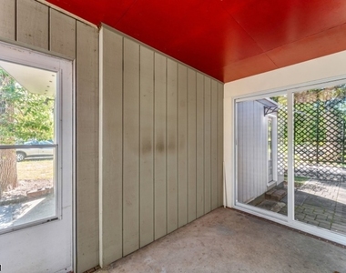 879 Vosseller Ave - Photo Thumbnail 12