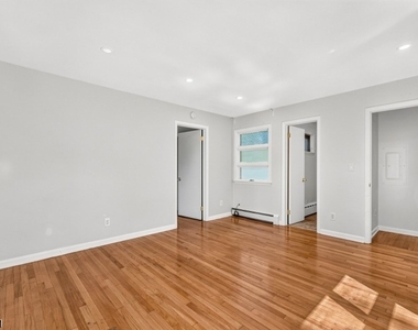 879 Vosseller Ave - Photo Thumbnail 16