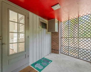 879 Vosseller Ave - Photo Thumbnail 13