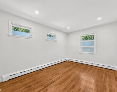 879 Vosseller Ave - Photo Thumbnail 22