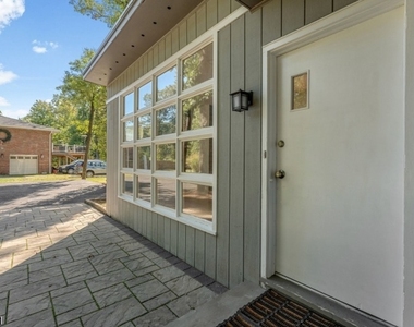 879 Vosseller Ave - Photo Thumbnail 2