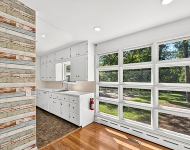 879 Vosseller Ave - Photo Thumbnail 9