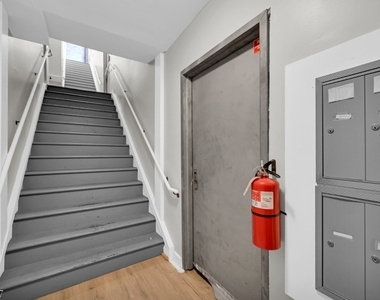 180 Spring St - Photo Thumbnail 18