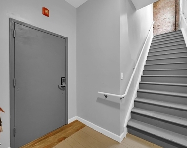 180 Spring St - Photo Thumbnail 16