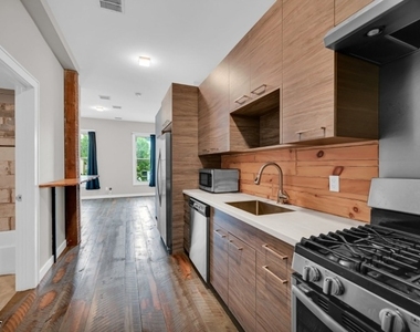 180 Spring St - Photo Thumbnail 1